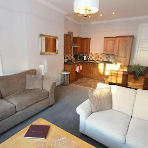 Character With Views Over Centre & The Historic Rows Apartment